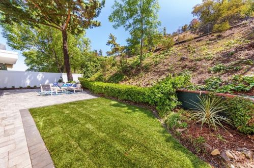 17084 Escalon Dr, Van Nuys CA  91436-3838 exterior
