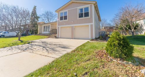 304 Sutherland Ln, Hanover Park, IL 60108-1938
