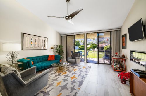 2085 Caliente Dr, Palm Springs, CA 92264-9238