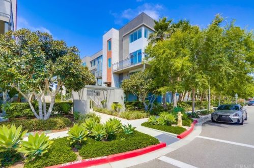 262 Rockefeller, Irvine CA  92612-8113 exterior