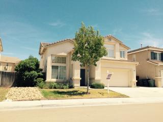 1336 Gentry Ln, Tracy, CA 95377-7938