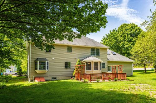 9 Briarwood Ln, Dover, NH 03820-4274