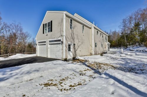 8 Hobart Hill Rd, Brookline, NH 03033-2530