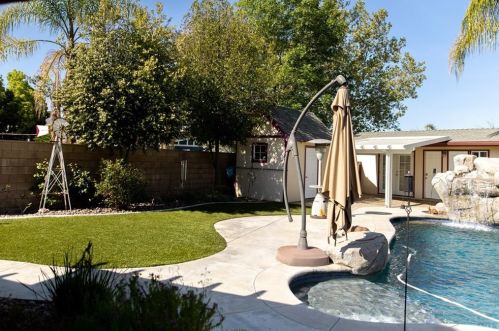 9127 Middlefield Dr, Riverside CA  92508-6261 exterior
