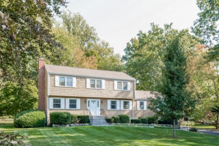 17 Duffys Ln, Tokeneke, CT 06820-5611