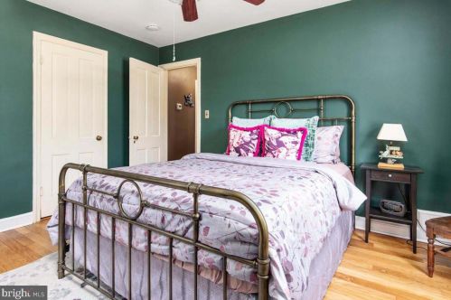 1517 Forest Glen Rd, Silver Spring MD 20910-1122 exterior