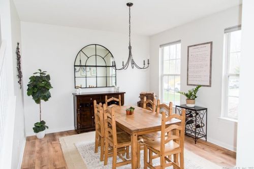 85 Orleton Ct, Cheshire, CT 06410-1543