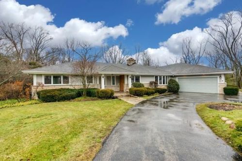 360 Riverdale Dr, Northfield, IL 60093-1057