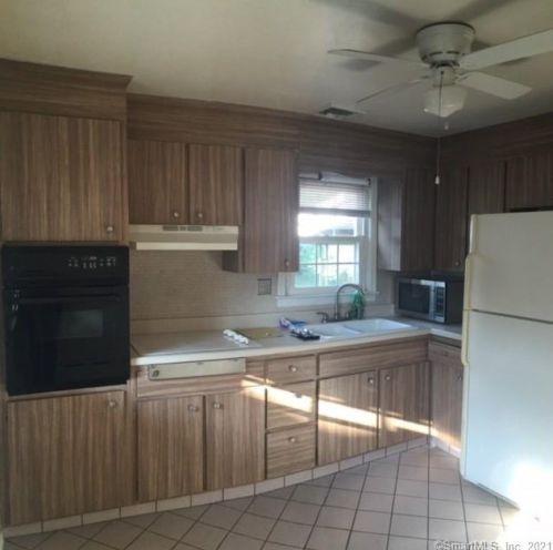 6 Taunton St, Southington, CT 06489-3724