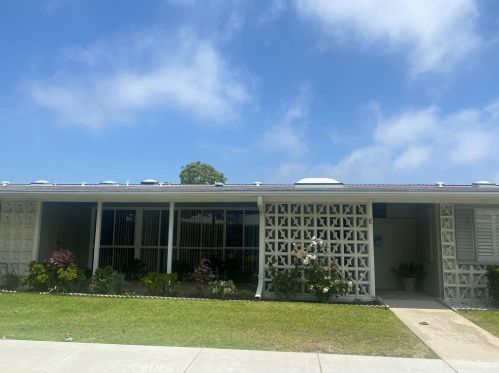 1523 Monterey Rd, Seal Beach, CA 90740-5270
