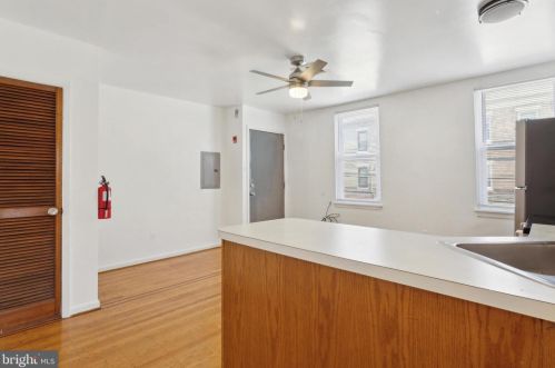 900 5 St, Philadelphia PA 19123-1455 exterior