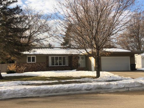 804 11th Ave, Willmar, MN 56201-4649
