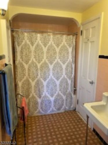 208 Totowa Rd, Paterson NJ 07512-2071 exterior