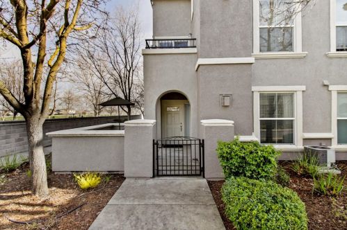 5446 Tares Cir, Elk Grove, CA 95757-4361