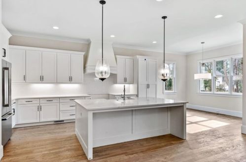 595 Mabry Rd, Atlanta GA  30319-2683 exterior