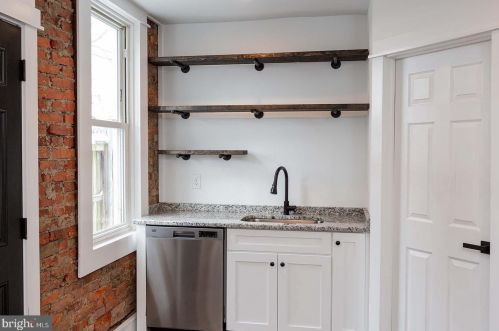 535 Strawberry St, Lancaster PA  17602-4466 exterior