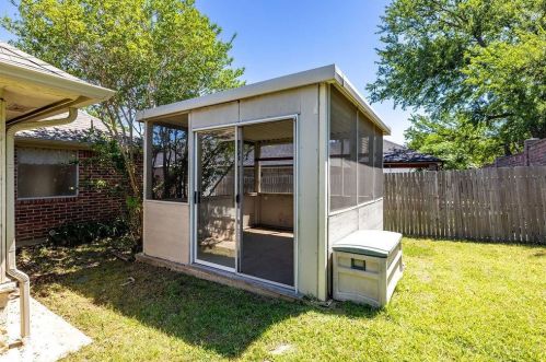 5736 Straightaway Dr, Fort Worth TX  76117-1594 exterior