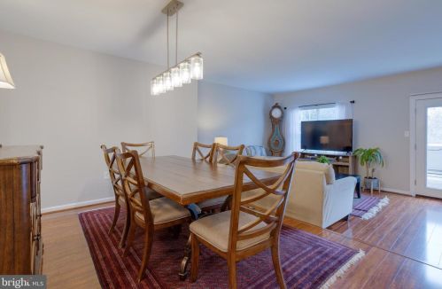 8816 Ridge Hollow Ct, Springfield VA  22152-1424 exterior