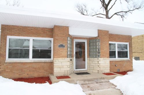 1137 Nichols Ln, Broadview, IL 60153-1079