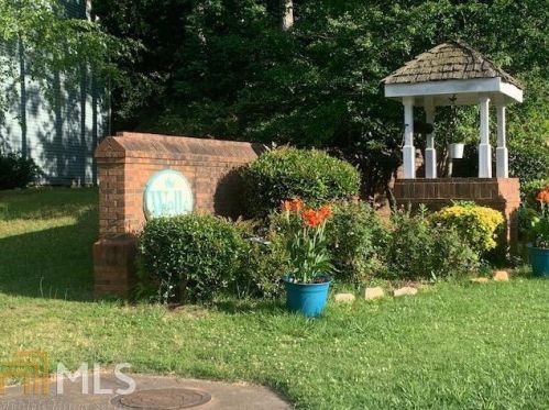 5596 Wells Cir, Stone Mountain, GA 30087-5255