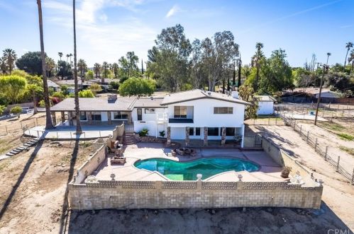 5953 Grand Ave, Riverside CA  92504-1369 exterior