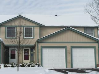 204 Regina Dr, Cleveland, OH 44146-3279