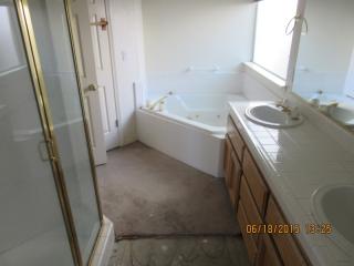 2241 Fallwater Ln, Carmichael, CA 95608-7404