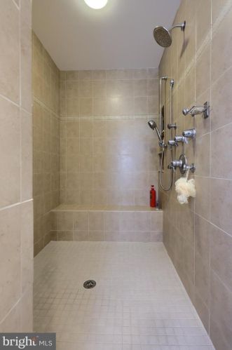 3 Twin Oaks Holw, Lancaster PA  17601-2234 exterior