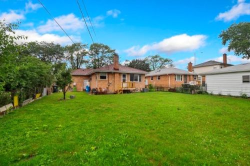 8749 Merrill St, Niles IL  60714-1922 exterior