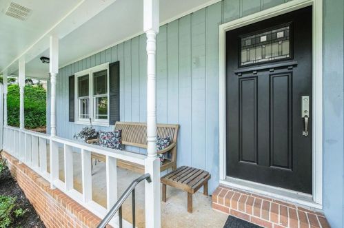 6869 Lockridge Dr, Atlanta GA  30360-1514 exterior