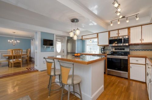 247 Dunbarton Rd, Goffstown, NH 03045-2820