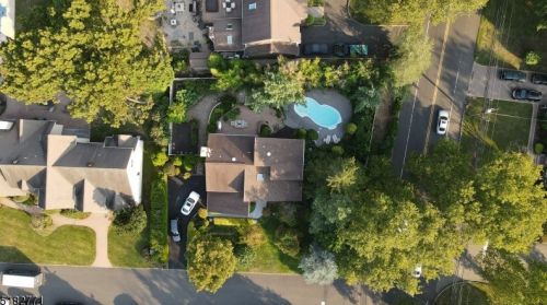 1103 Miarmi Ct, Mountainside, NJ 07092-2317