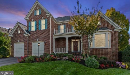 8318 Hancock Ct, Gainesville, VA 20155-3232