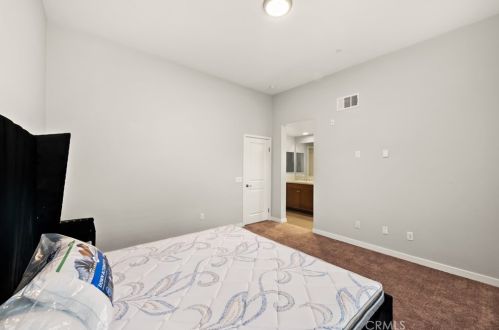 543 Rockefeller, Irvine CA  92612-7175 exterior