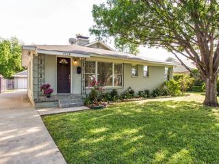 4918 Thrush St, Dallas TX  75209-4821 exterior