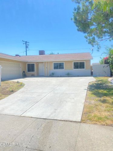 1290 Parkhurst St, Simi Valley, CA 93065-4443
