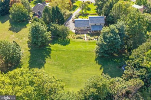 150 Bentley Ln, Lancaster PA  17603-6223 exterior