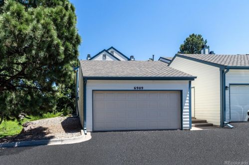 6909 Briarwood Dr, Englewood CO 80112-1160 exterior