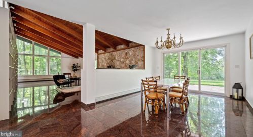 69 Bayberry Rd, Princeton NJ  08540-7418 exterior