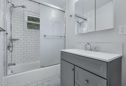 7 Jack St, Hazlet, NJ 07730-2048