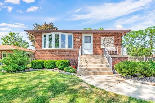 5332 La Palm Ct, Oak Forest, IL 60452-1301