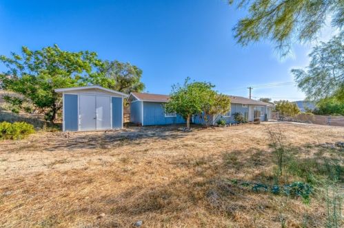 9288 Navajo Trl, Morongo Valley, CA 92256-9450