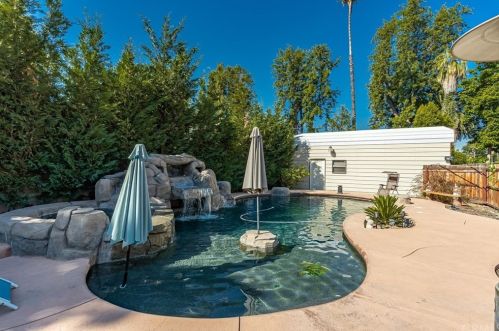 10080 Victoria Ave, Riverside CA  92503-6146 exterior