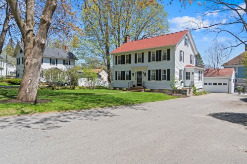 19 Chestnut St, Augusta, ME 04330-5012