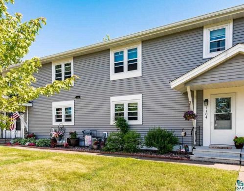1104 Bong Blvd, Duluth, MN 55811-5922