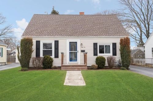 46 Barber Ave, Warwick, RI 02886-5202