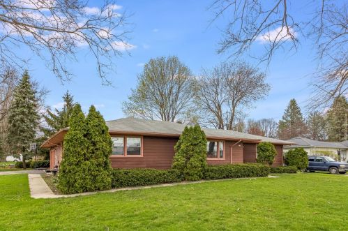 217 Maplewood Dr, Sycamore IL  60178-1237 exterior