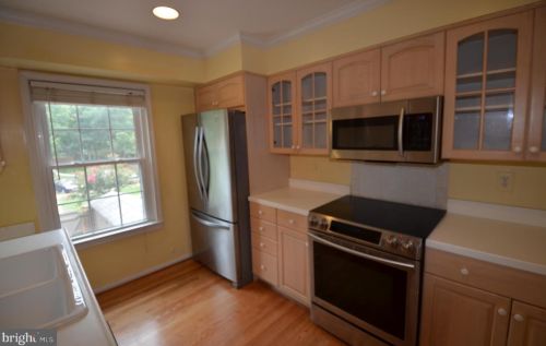 8241 Carrleigh Pkwy, Springfield VA  22152-1235 exterior