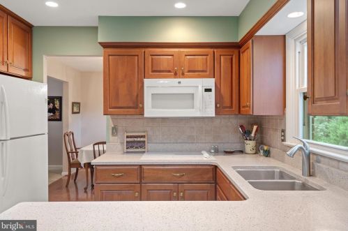 1046 Devonshire Rd, Lancaster PA  17601-1609 exterior