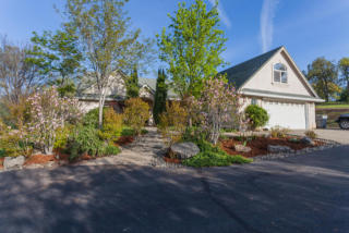 11727 Wilvern Ln, Redding, CA 96003-9542